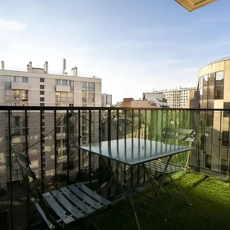 Bright With Sunny Balcony Apartment Paris